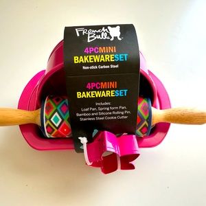 NWT French Bull 4pc mini bakeware set 💕